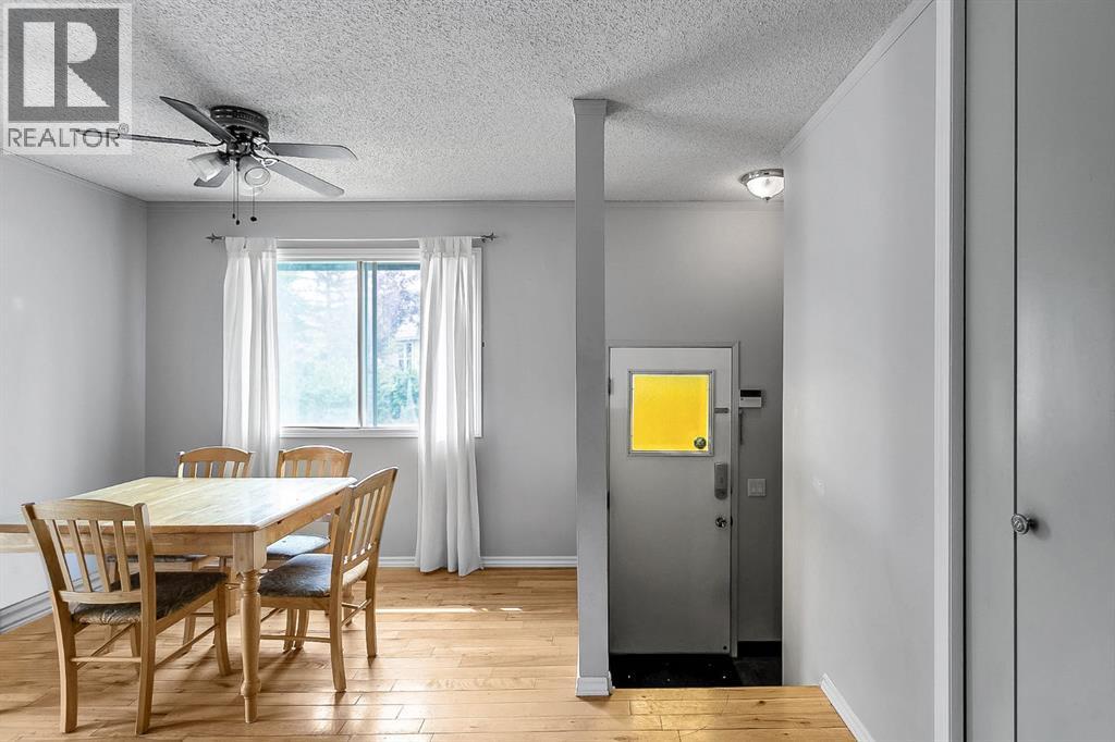 Photo 9 of 39 Edgeburn Crescent Nw, Calgary AB