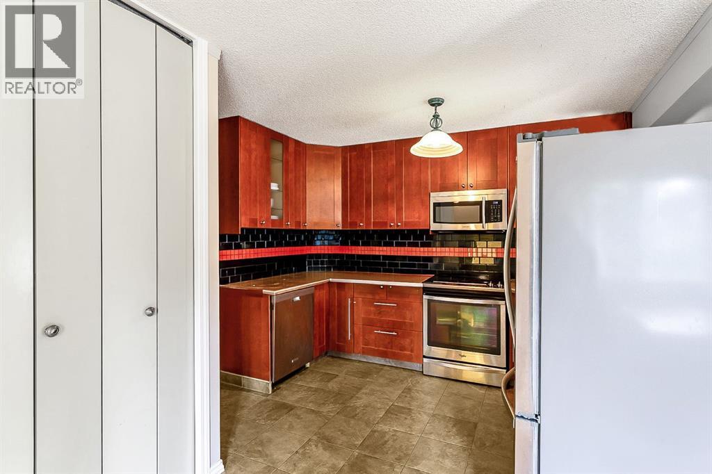 Photo 18 of 39 Edgeburn Crescent Nw, Calgary AB