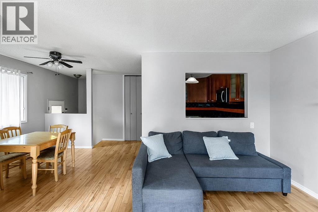Photo 6 of 39 Edgeburn Crescent Nw, Calgary AB