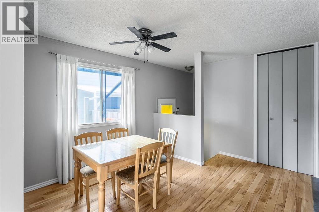 Photo 8 of 39 Edgeburn Crescent Nw, Calgary AB