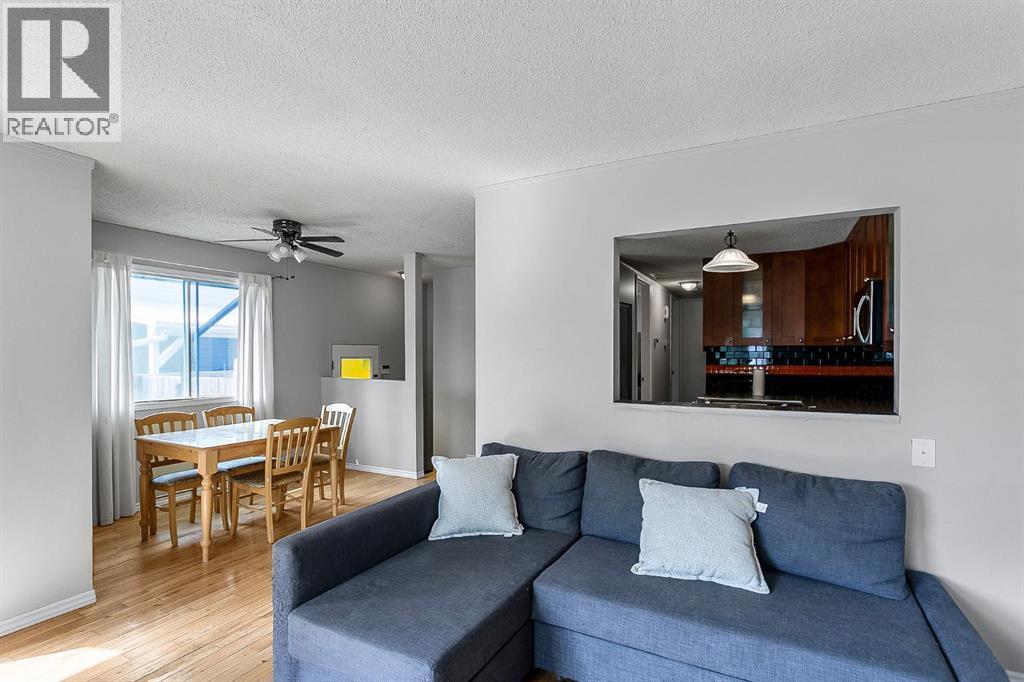 Photo 12 of 39 Edgeburn Crescent Nw, Calgary AB