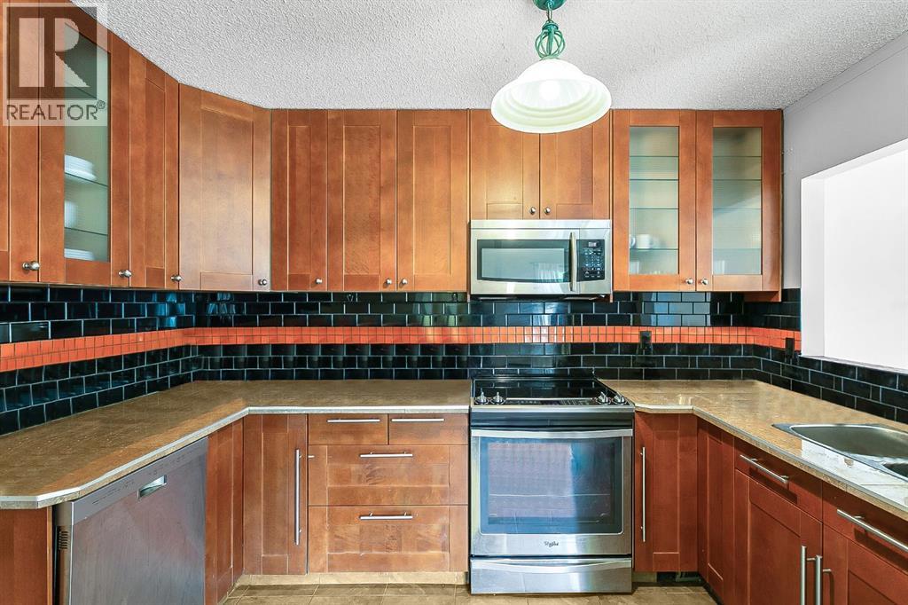 Photo 13 of 39 Edgeburn Crescent Nw, Calgary AB