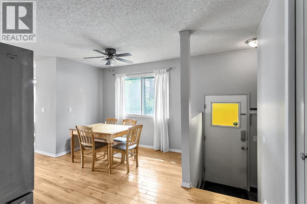 Photo 10 of 39 Edgeburn Crescent Nw, Calgary AB