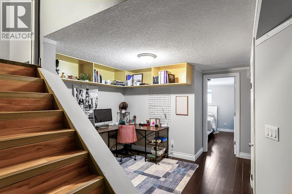 Photo 30 of 39 Edgeburn Crescent Nw, Calgary AB