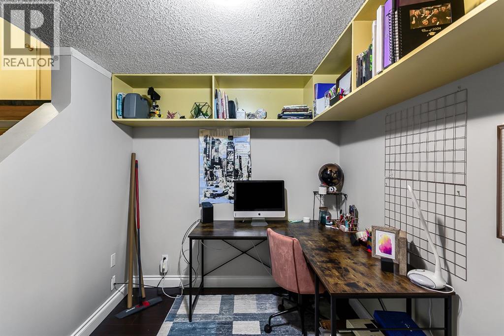 Photo 31 of 39 Edgeburn Crescent Nw, Calgary AB