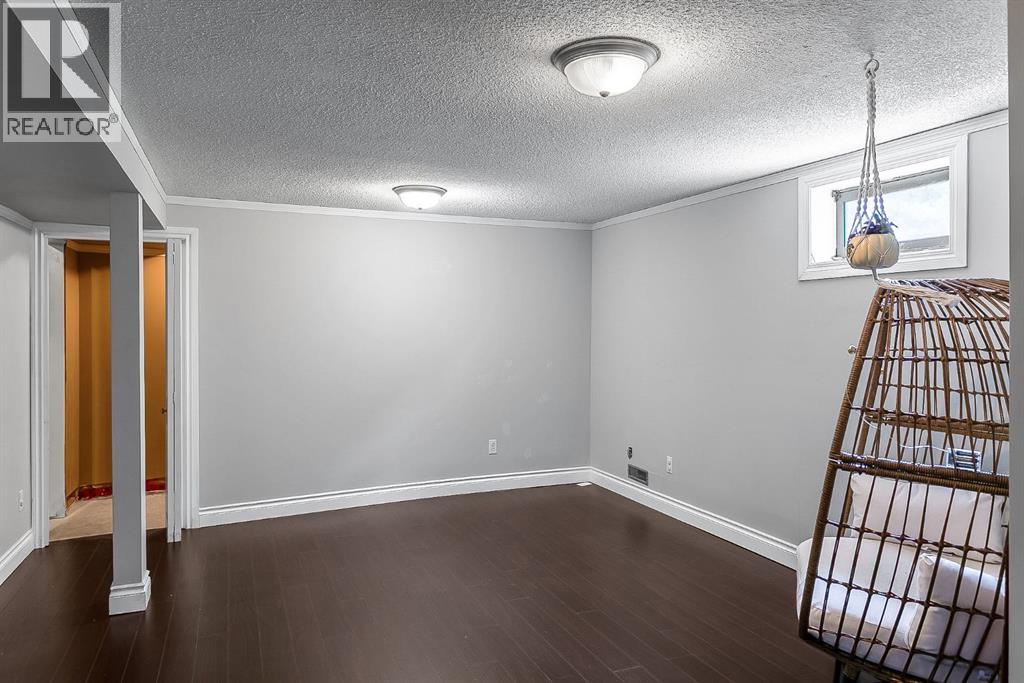 Photo 26 of 39 Edgeburn Crescent Nw, Calgary AB