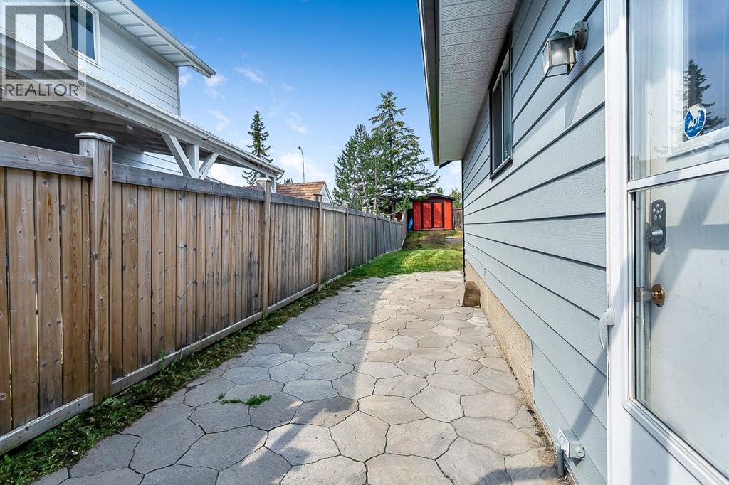 Photo 38 of 39 Edgeburn Crescent Nw, Calgary AB