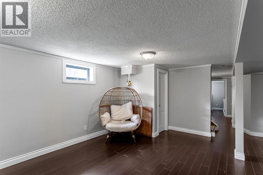 Photo 25 of 39 Edgeburn Crescent Nw, Calgary AB