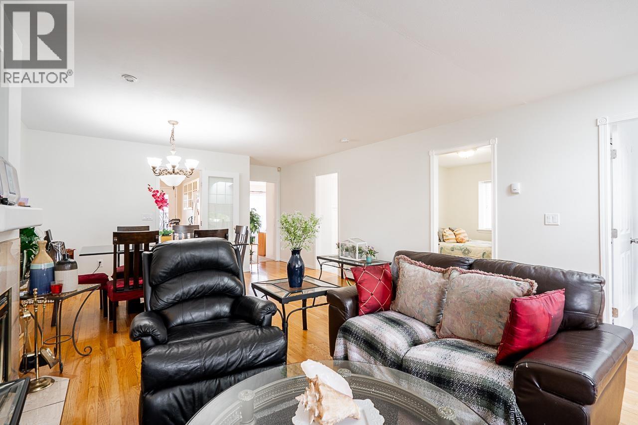 Photo 7 of 7936 Edmonds Street, Burnaby BC