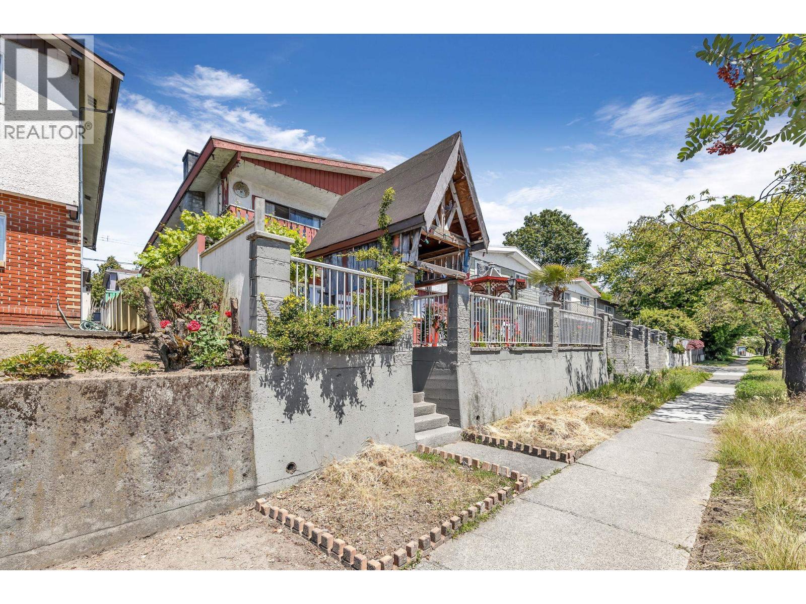 1017 SE MARINE DRIVE, Vancouver