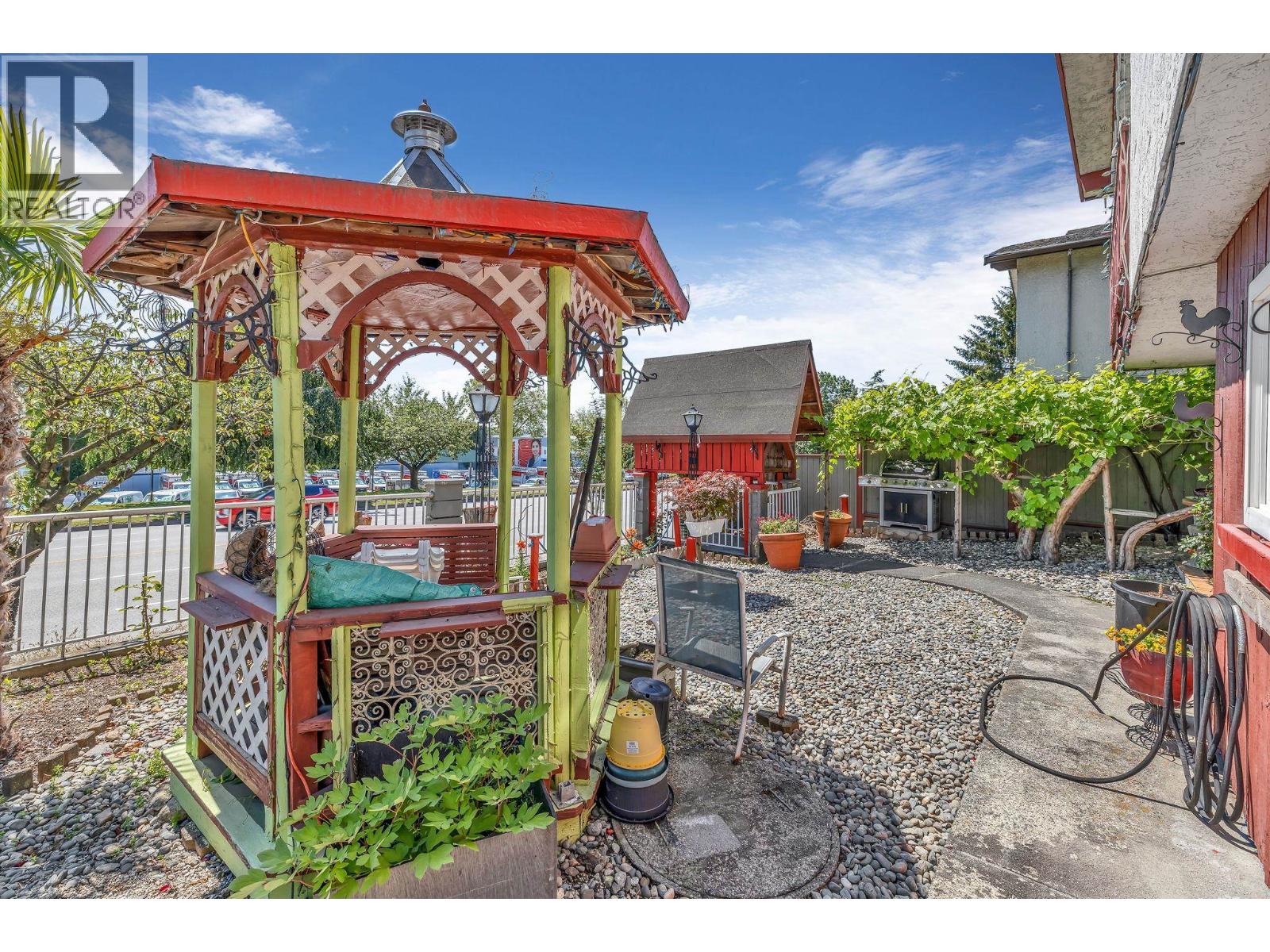 1017 SE MARINE DRIVE, Vancouver