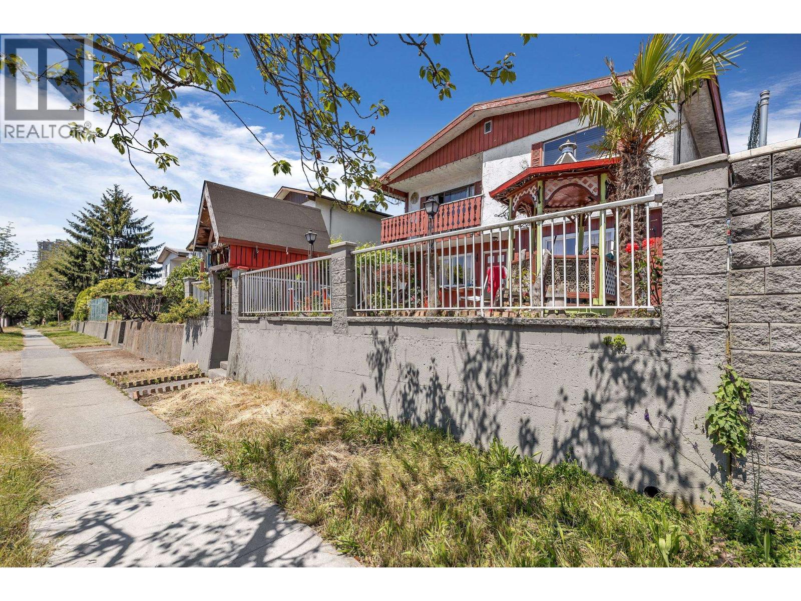 1017 SE MARINE DRIVE, Vancouver