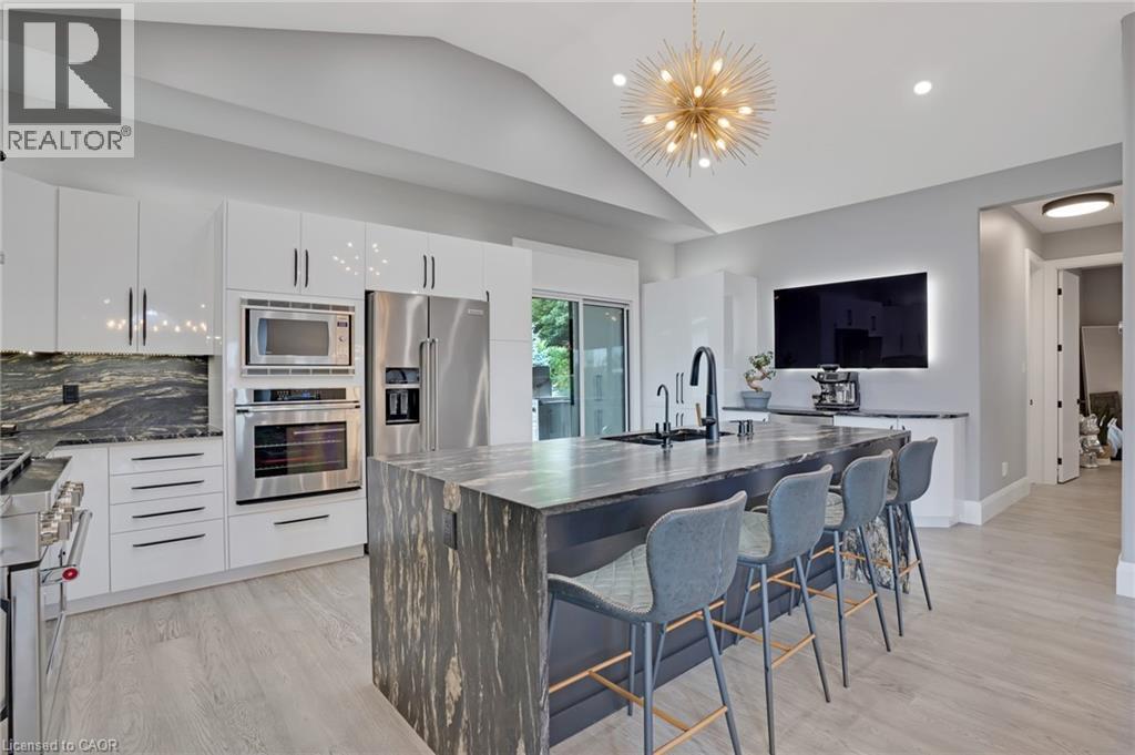 Photo 11 of 34 Woodcrest Court, Kitchener ON