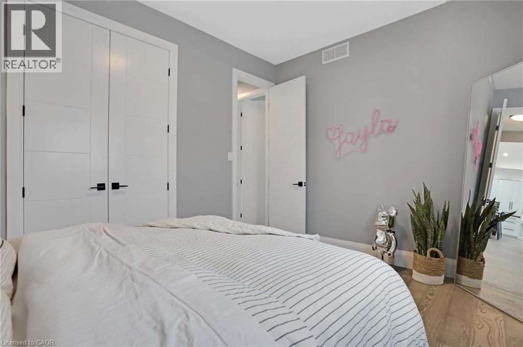 Photo 21 of 34 Woodcrest Court, Kitchener ON