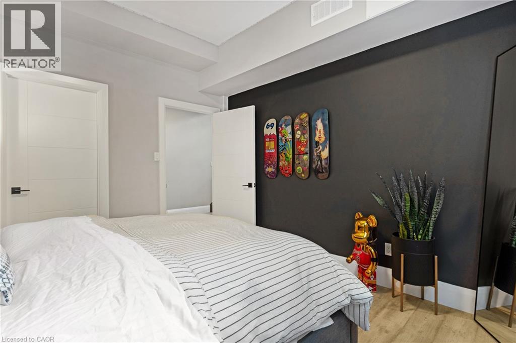 Photo 28 of 34 Woodcrest Court, Kitchener ON