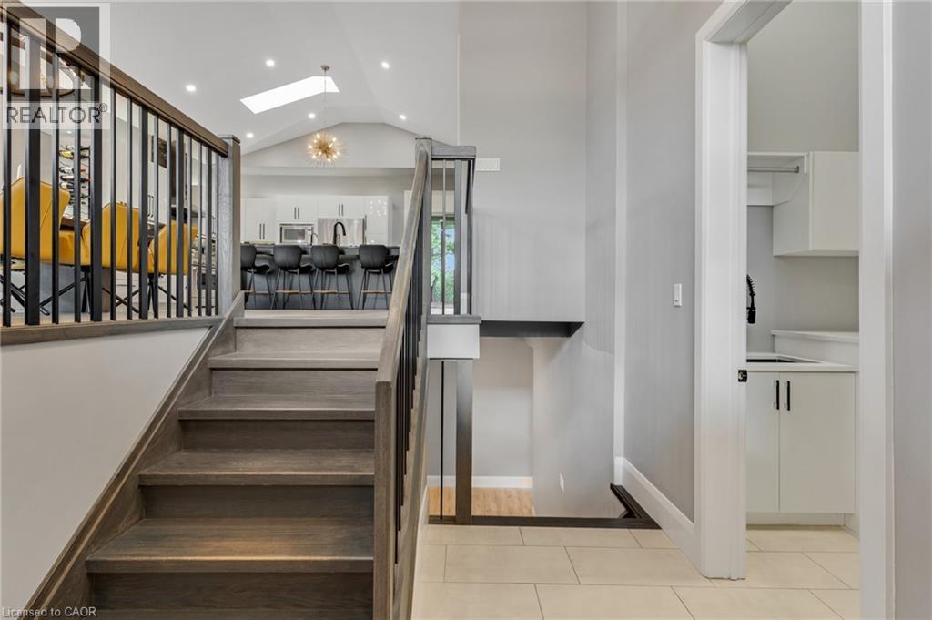 Photo 4 of 34 Woodcrest Court, Kitchener ON
