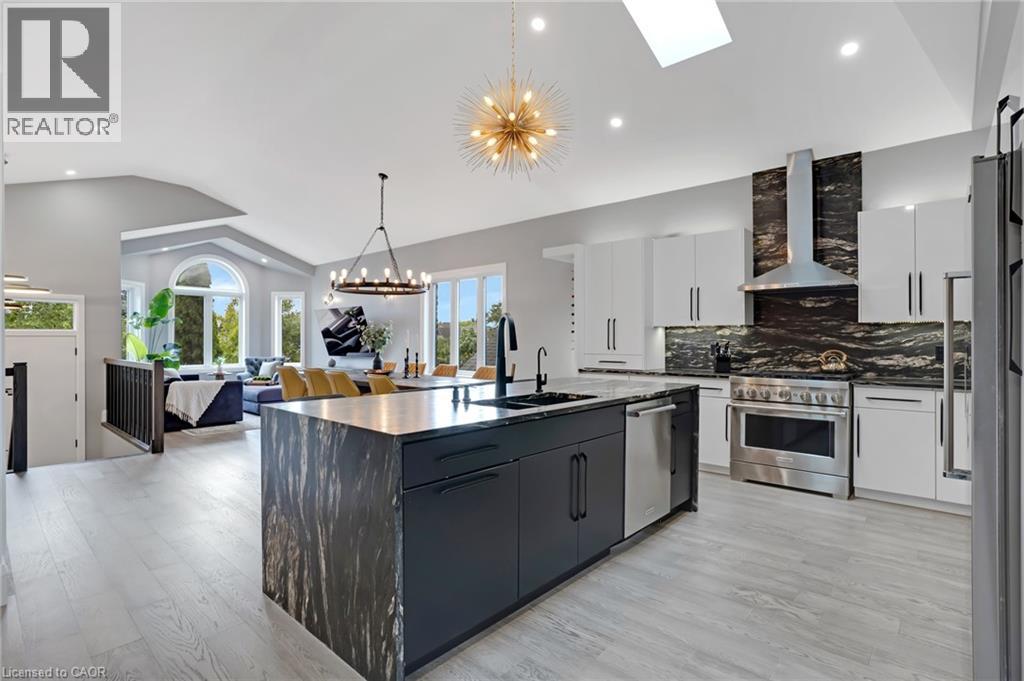 Photo 9 of 34 Woodcrest Court, Kitchener ON