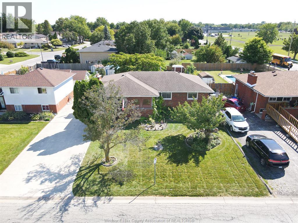 Photo 1 of 407 Richmond St, Amherstburg ON