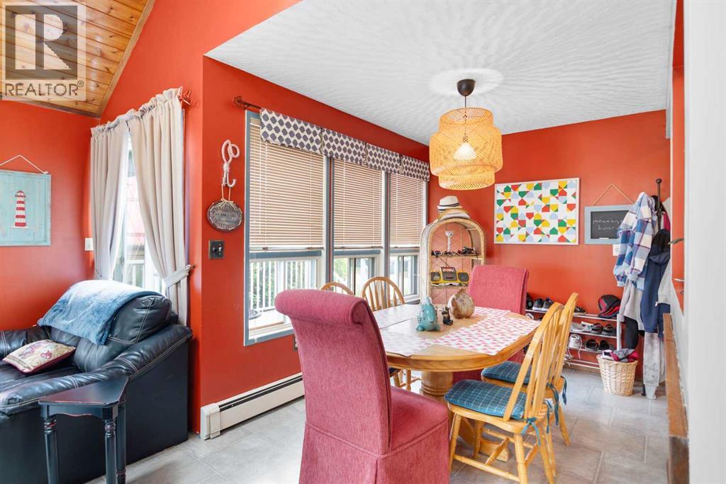 Photo 10 of 5014 43 Street, Sylvan Lake AB