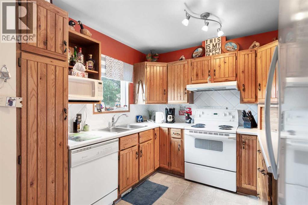 Photo 9 of 5014 43 Street, Sylvan Lake AB