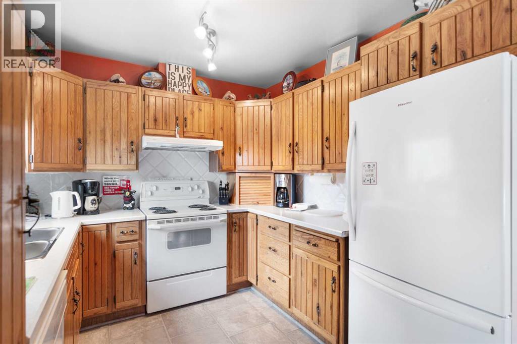 Photo 8 of 5014 43 Street, Sylvan Lake AB