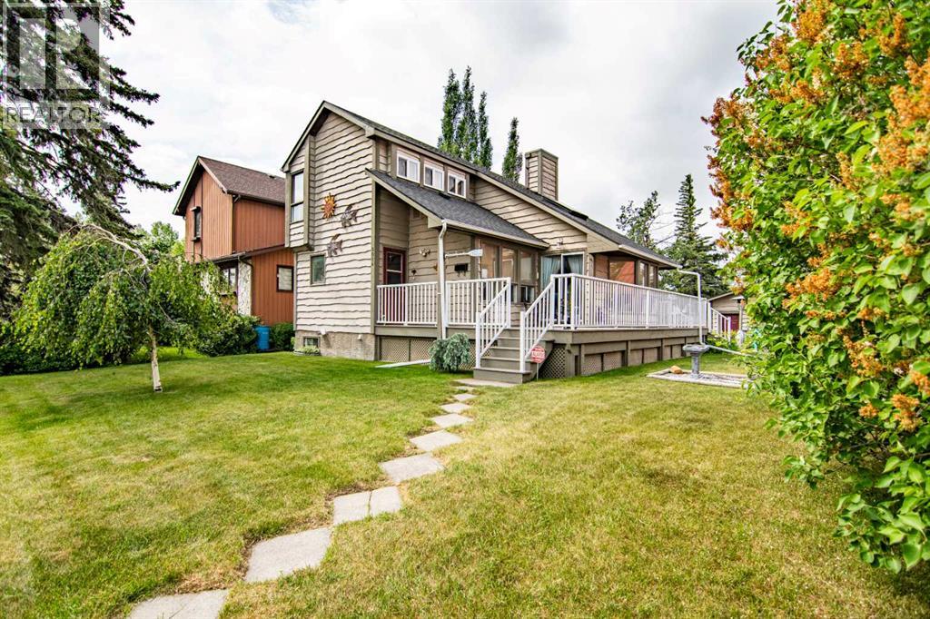 Photo 1 of 5014 43 Street, Sylvan Lake AB