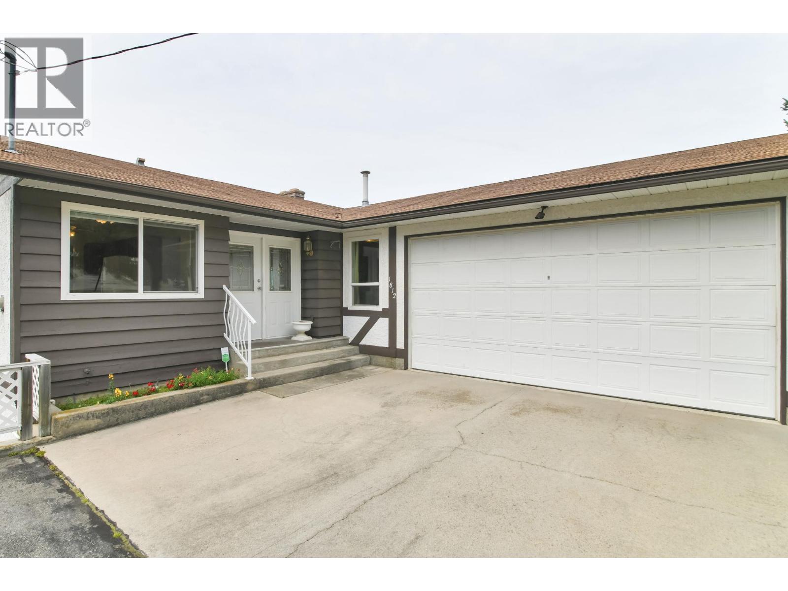 Photo 2 of 1812 Jonathan Road, Kelowna BC