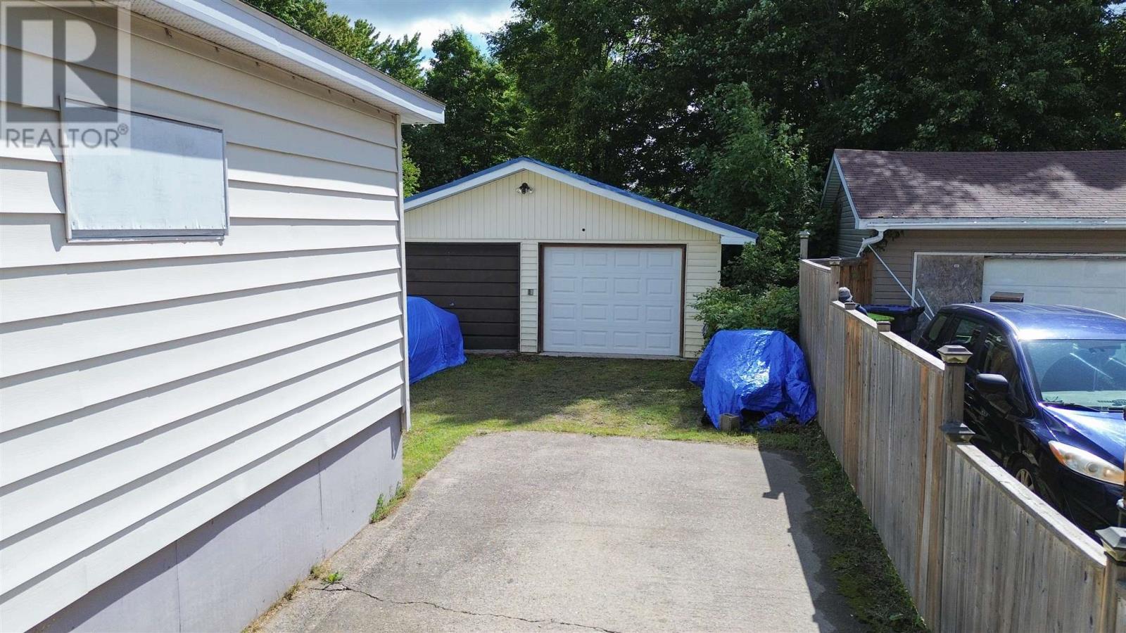 Photo 18 of 297 Eastern Ave, Sault Ste Marie ON