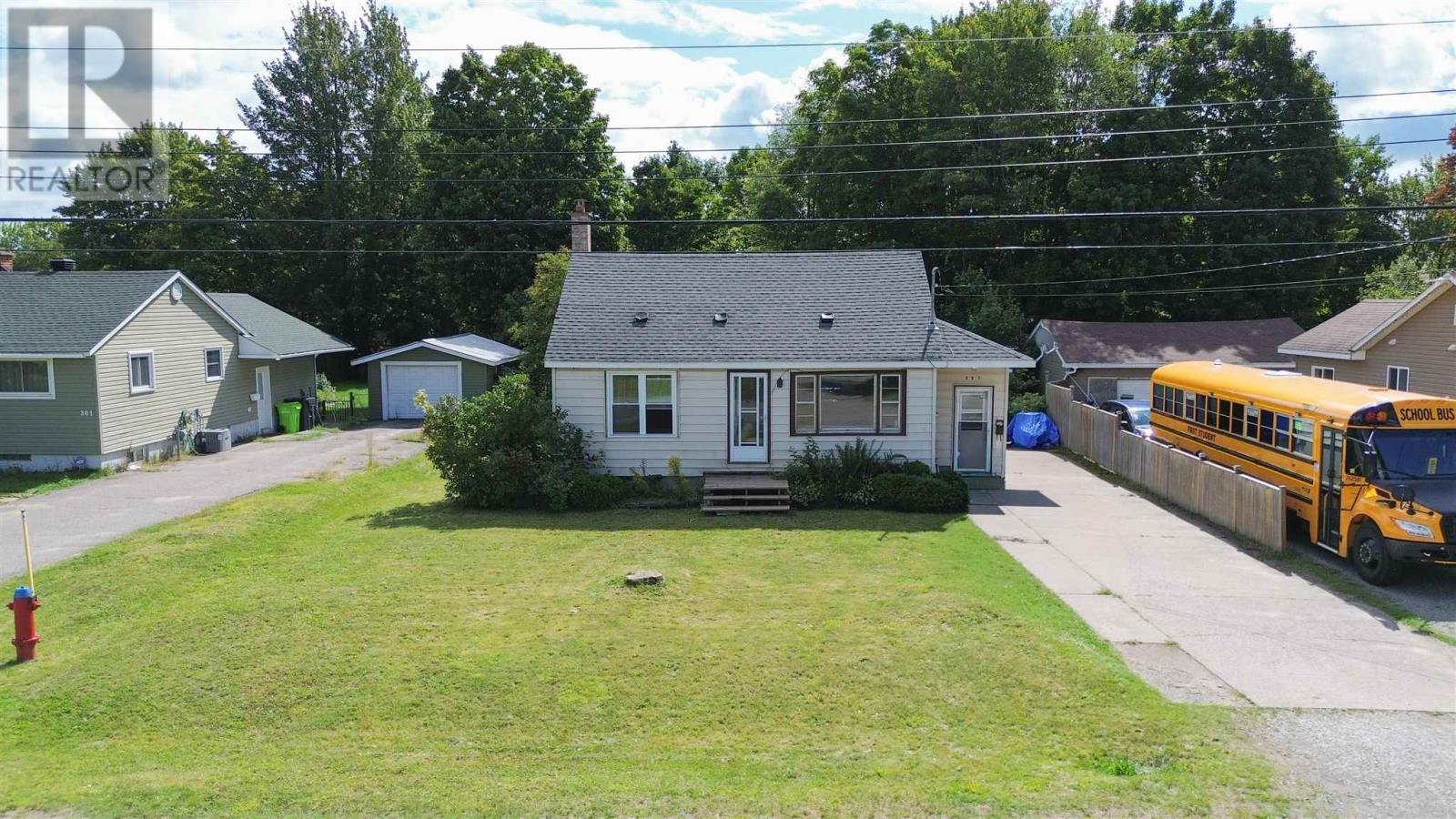 Photo 2 of 297 Eastern Ave, Sault Ste Marie ON