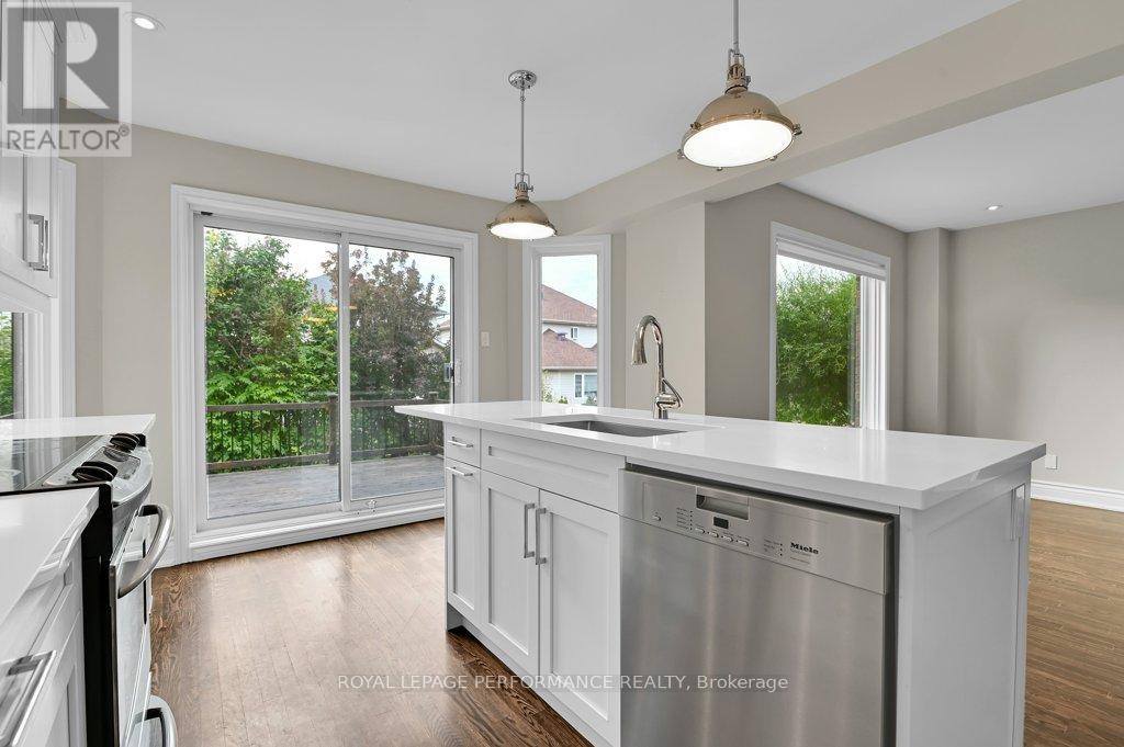 Photo 11 of 51 Goulding Crescent, Ottawa ON