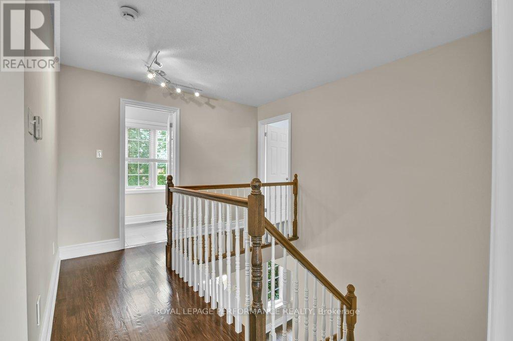 Photo 17 of 51 Goulding Crescent, Ottawa ON