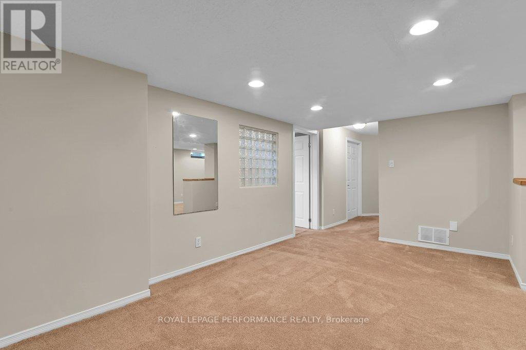 Photo 30 of 51 Goulding Crescent, Ottawa ON
