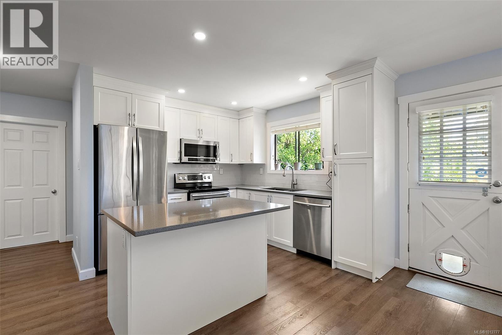 110 Jedburgh Pl, View Royal