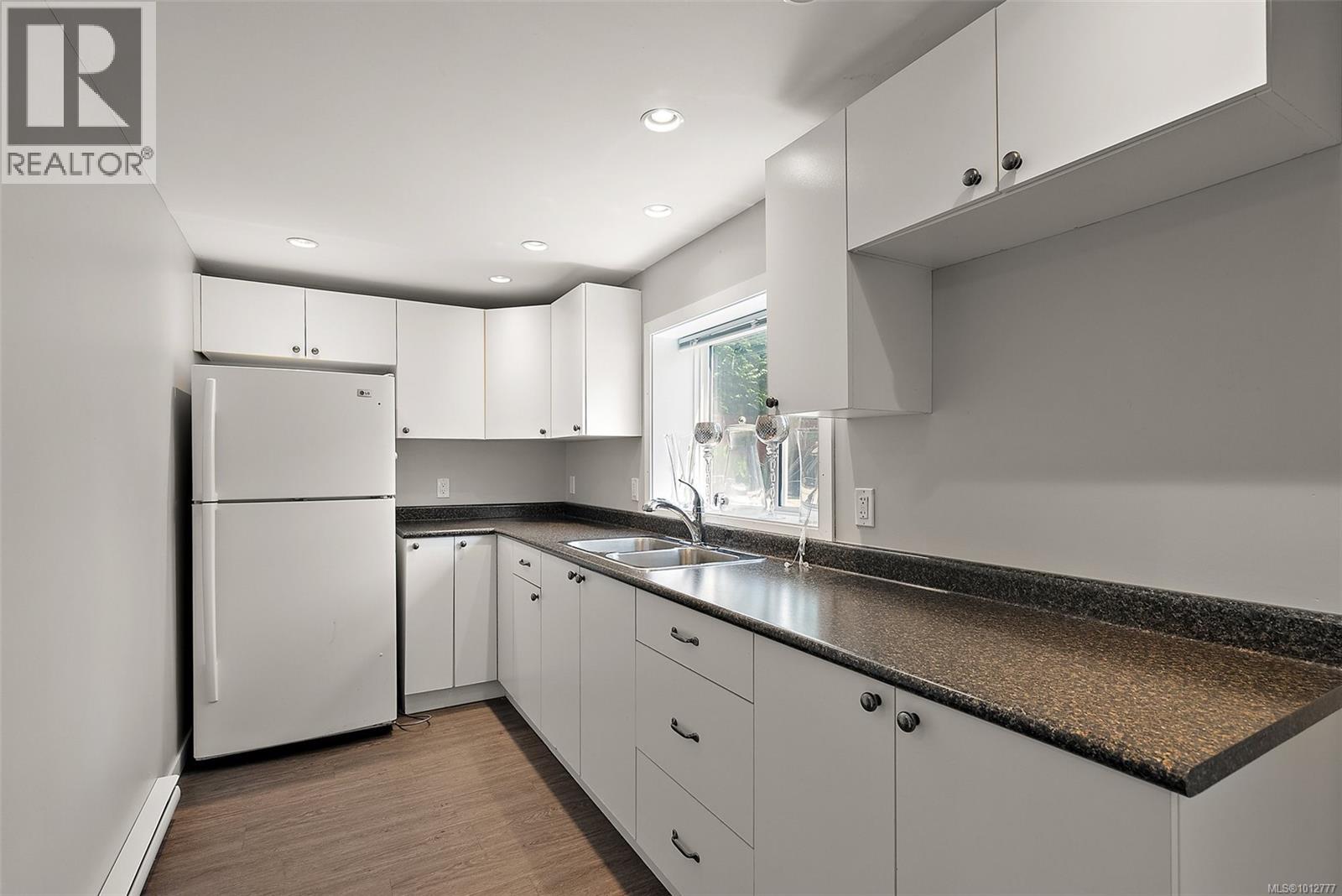 110 Jedburgh Pl, View Royal