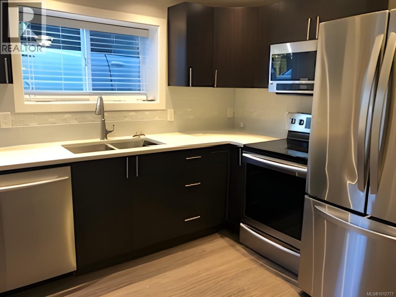 110 Jedburgh Pl, View Royal