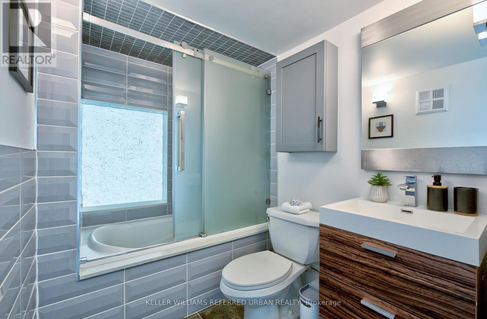 Photo 19 of 209 160 Baldwin Street, Toronto ON