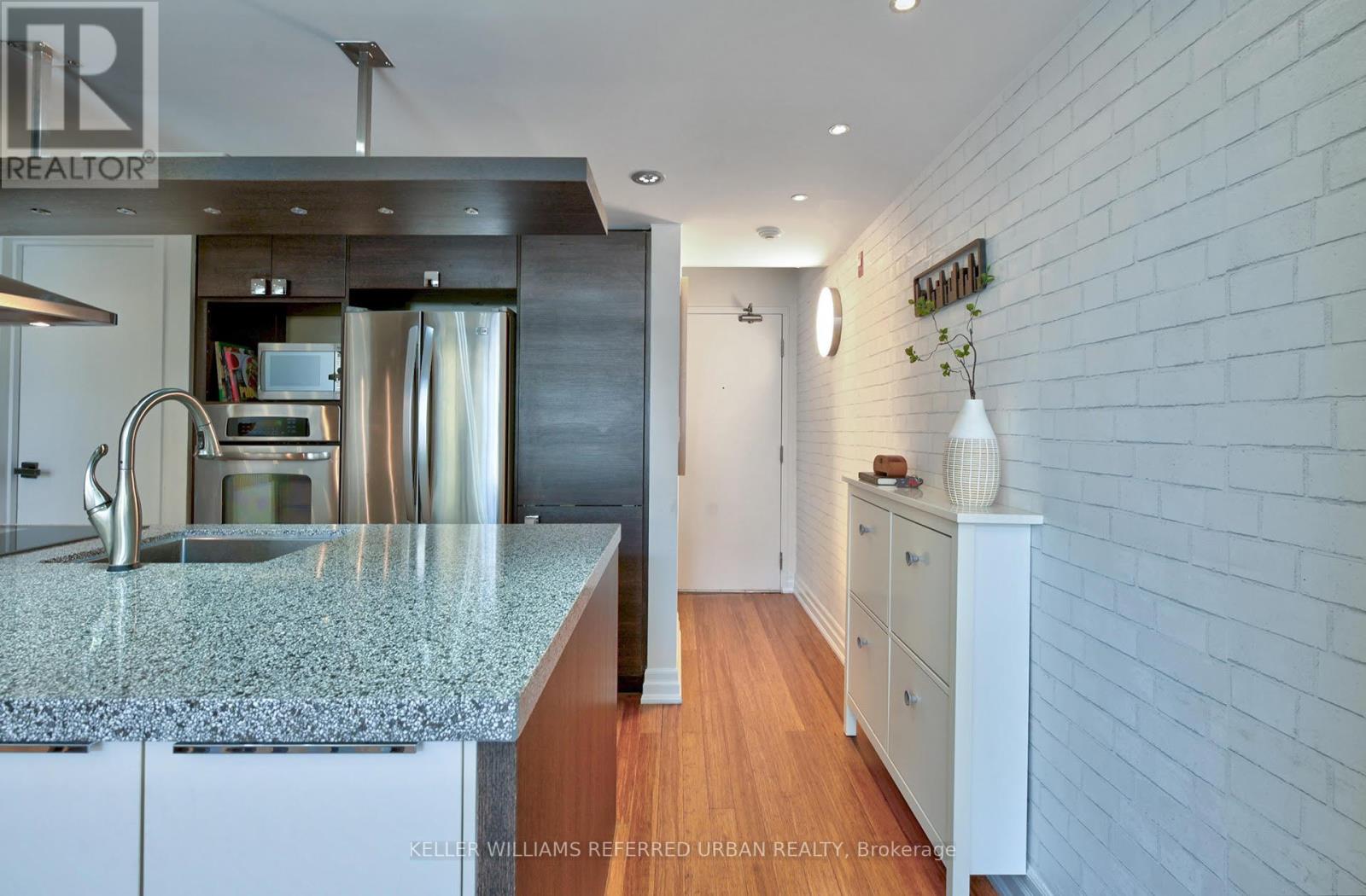 Photo 2 of 209 160 Baldwin Street, Toronto ON