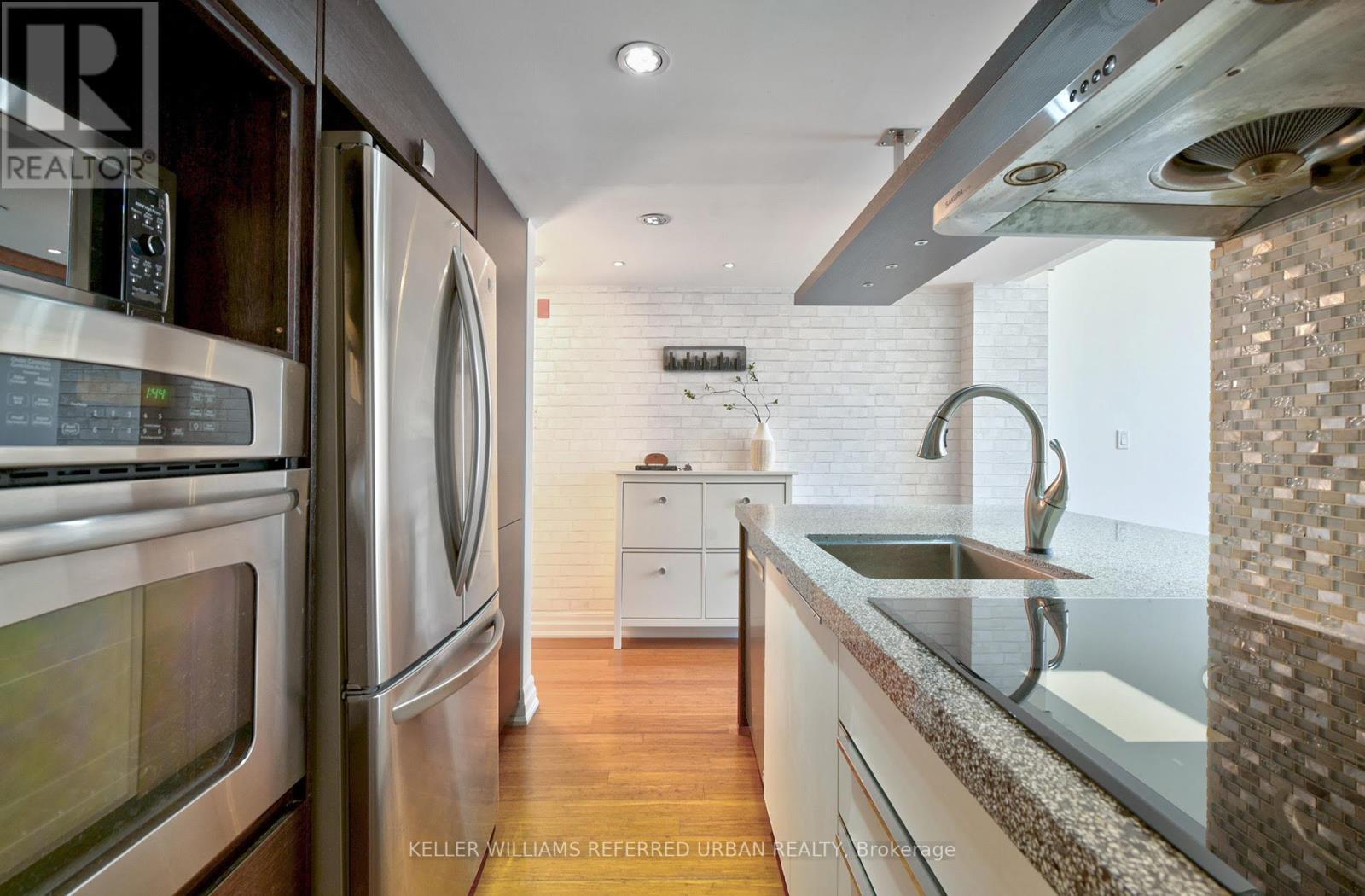 Photo 3 of 209 160 Baldwin Street, Toronto ON