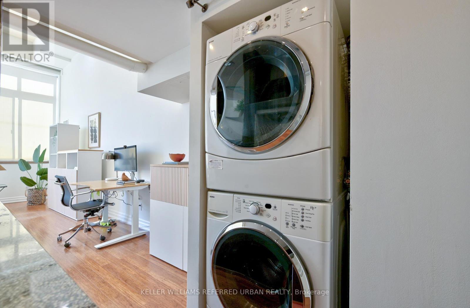 Photo 5 of 209 160 Baldwin Street, Toronto ON