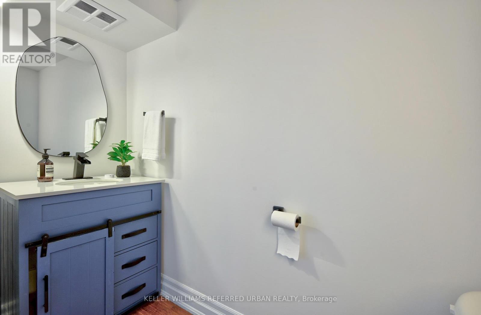 Photo 6 of 209 160 Baldwin Street, Toronto ON