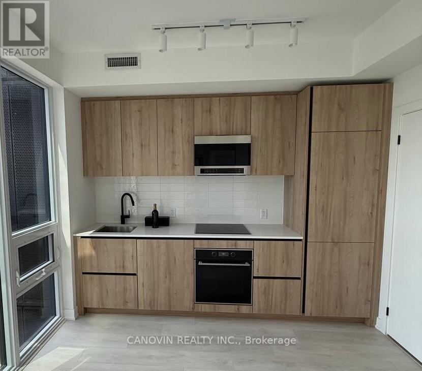 Photo 3 of 3203 117 Broadway Avenue, Toronto ON