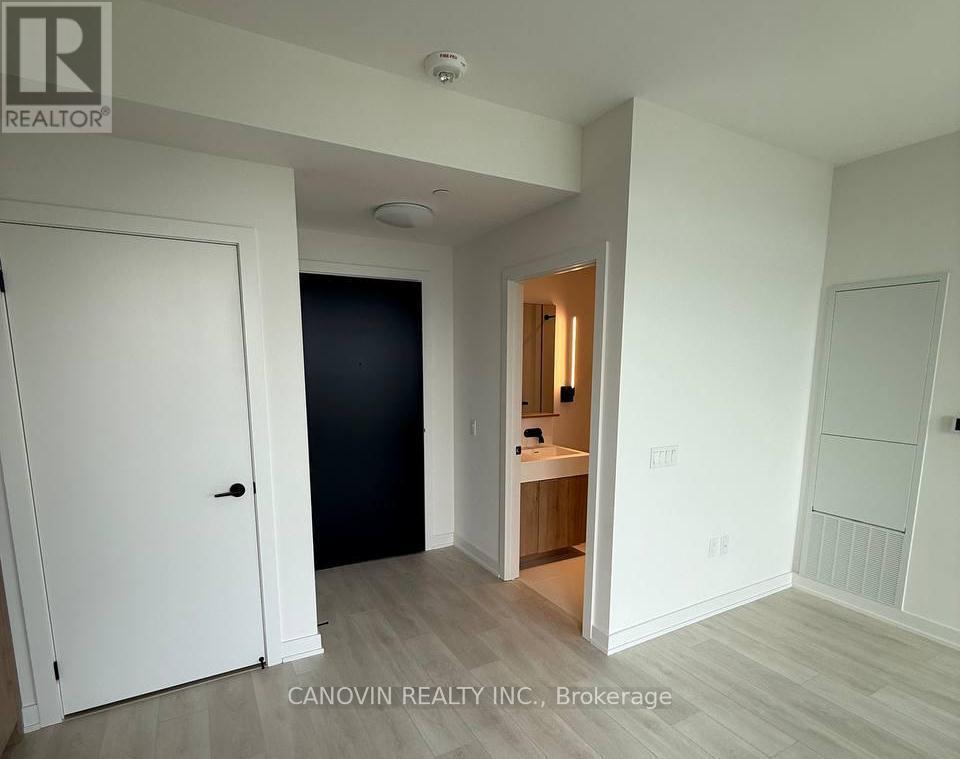Photo 6 of 3203 117 Broadway Avenue, Toronto ON