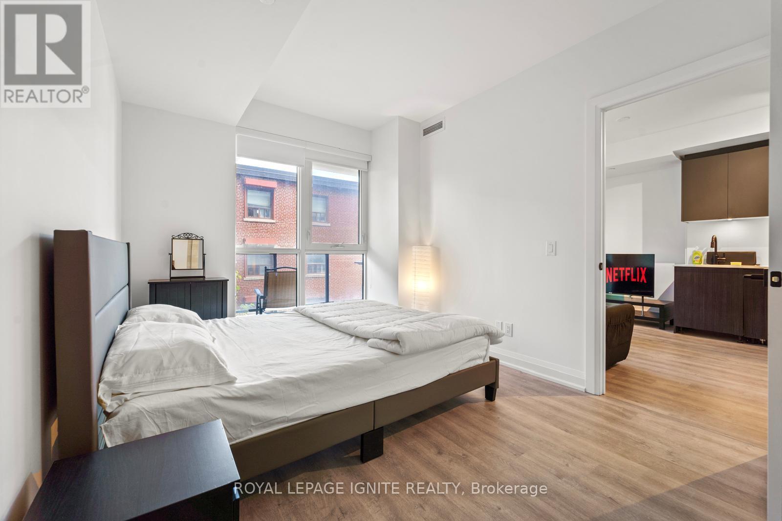 Photo 7 of 213 2369 Danforth Avenue, Toronto ON