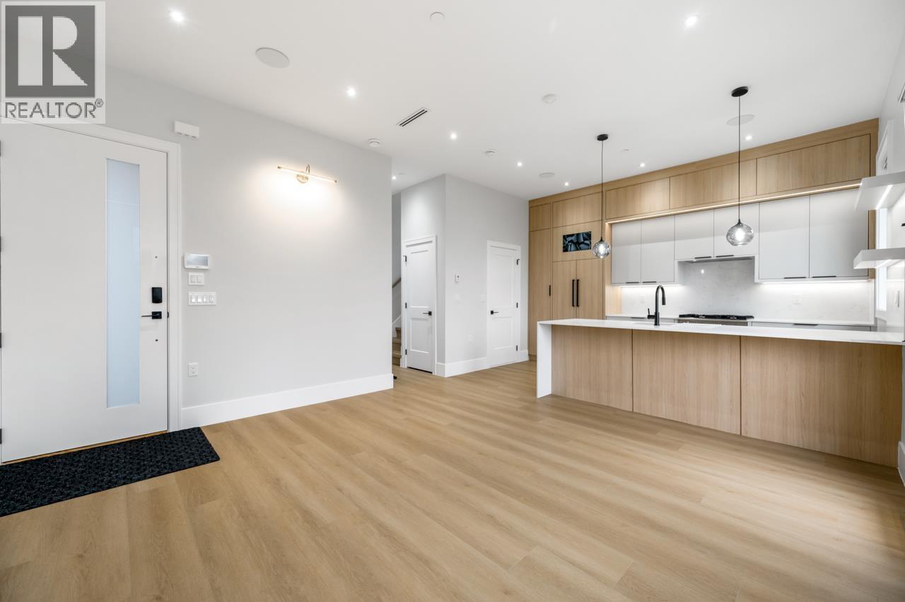 Photo 10 of 2 1426 E 54th Avenue, Vancouver BC