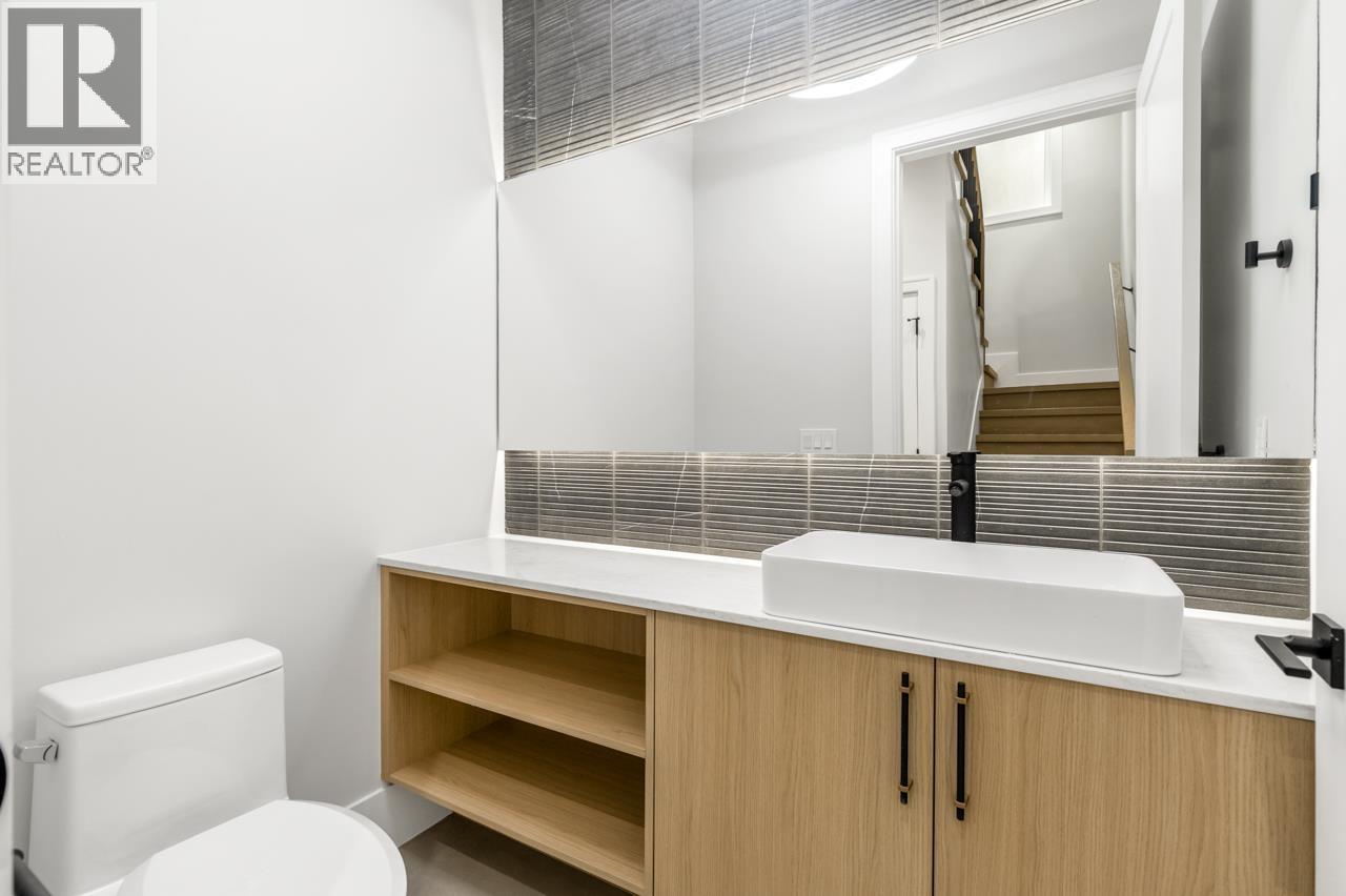 Photo 11 of 2 1426 E 54th Avenue, Vancouver BC