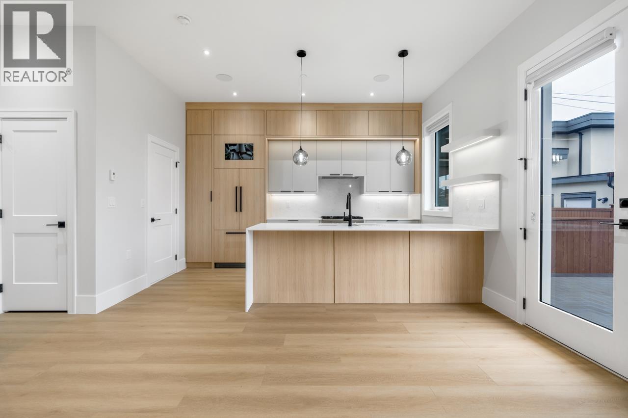 Photo 6 of 2 1426 E 54th Avenue, Vancouver BC