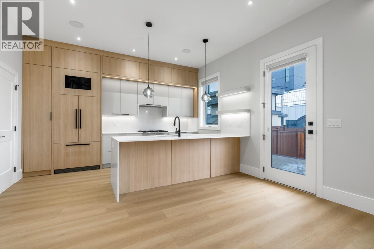 Photo 7 of 2 1426 E 54th Avenue, Vancouver BC