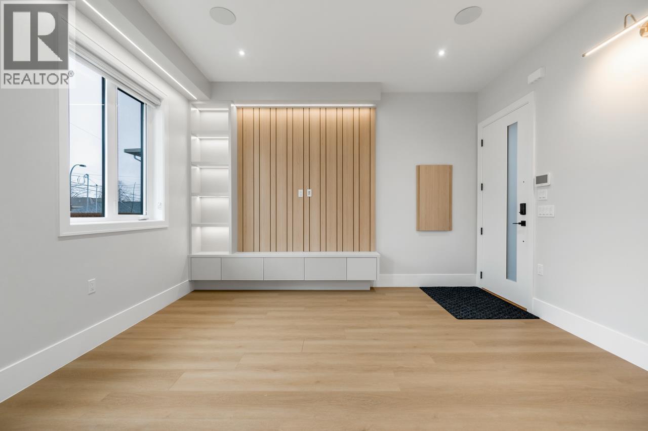 Photo 8 of 2 1426 E 54th Avenue, Vancouver BC