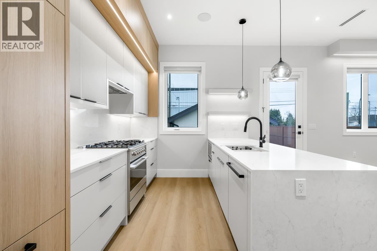 Photo 9 of 2 1426 E 54th Avenue, Vancouver BC