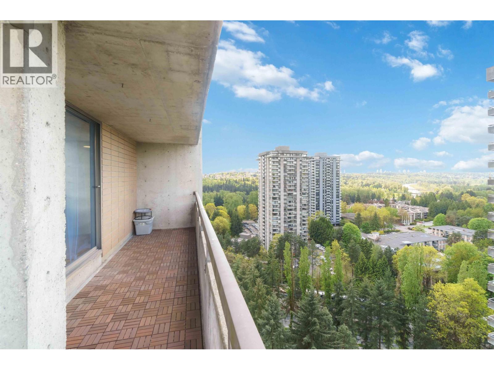 Photo 2 of 2002 3755 Bartlett Court, Burnaby BC